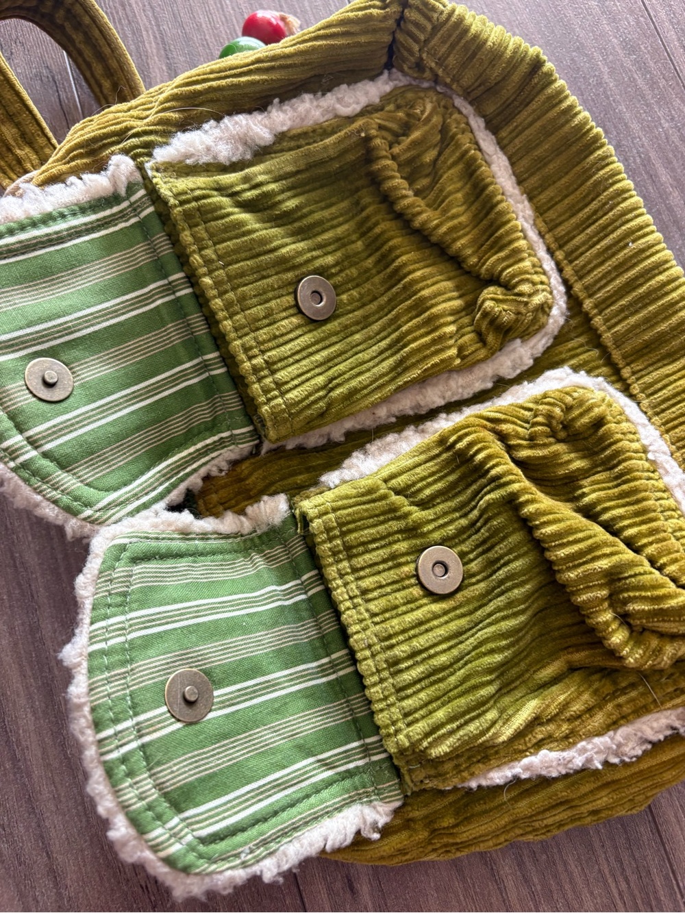 Vintage American Eagle Outfitters Olive Corduroy Shoulder Bag with Beaded Charm - Picture 5 of 5